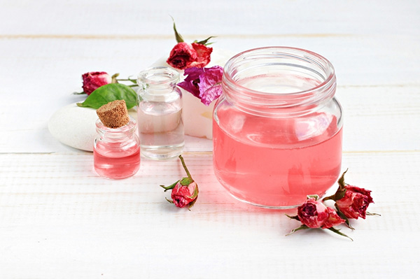 Cách làm nước hoa hồng ở nhà