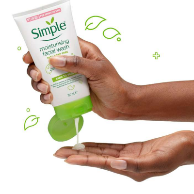Simple Kind To Skin Moisturising Facial Wash cho da khô