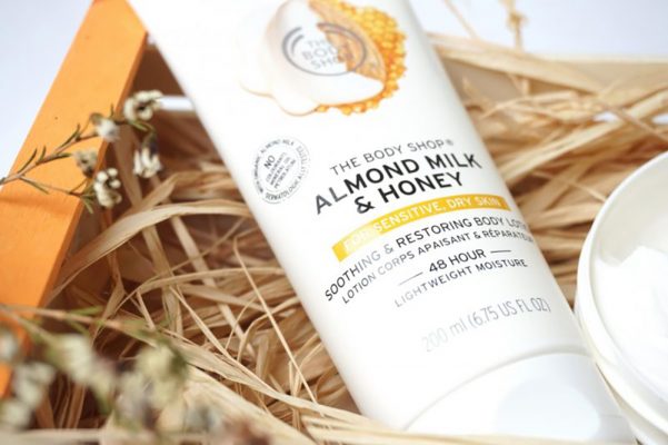 Sữa dưỡng thể The Body Shop Almond Milk & Honey Soothing & Restoring Body Lotion