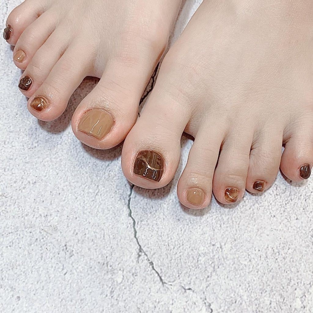 Những mẫu nail móng chân đẹp cho da ngăm