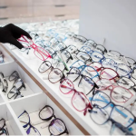 HMK Eyewear là chuỗi cửa hàng mắt kính uy tín được giới trẻ ưa chuộng hiện nay