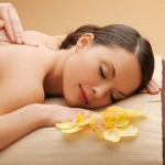 Massage Bấm Huyệt Trị Liệu: Khám Phá 6 Lợi Ích Thần Kỳ Cho Sức Khỏe Của Bạn